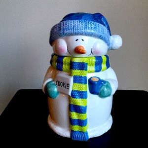 Charming⛄️Cookie Jar in his scarf & hat.